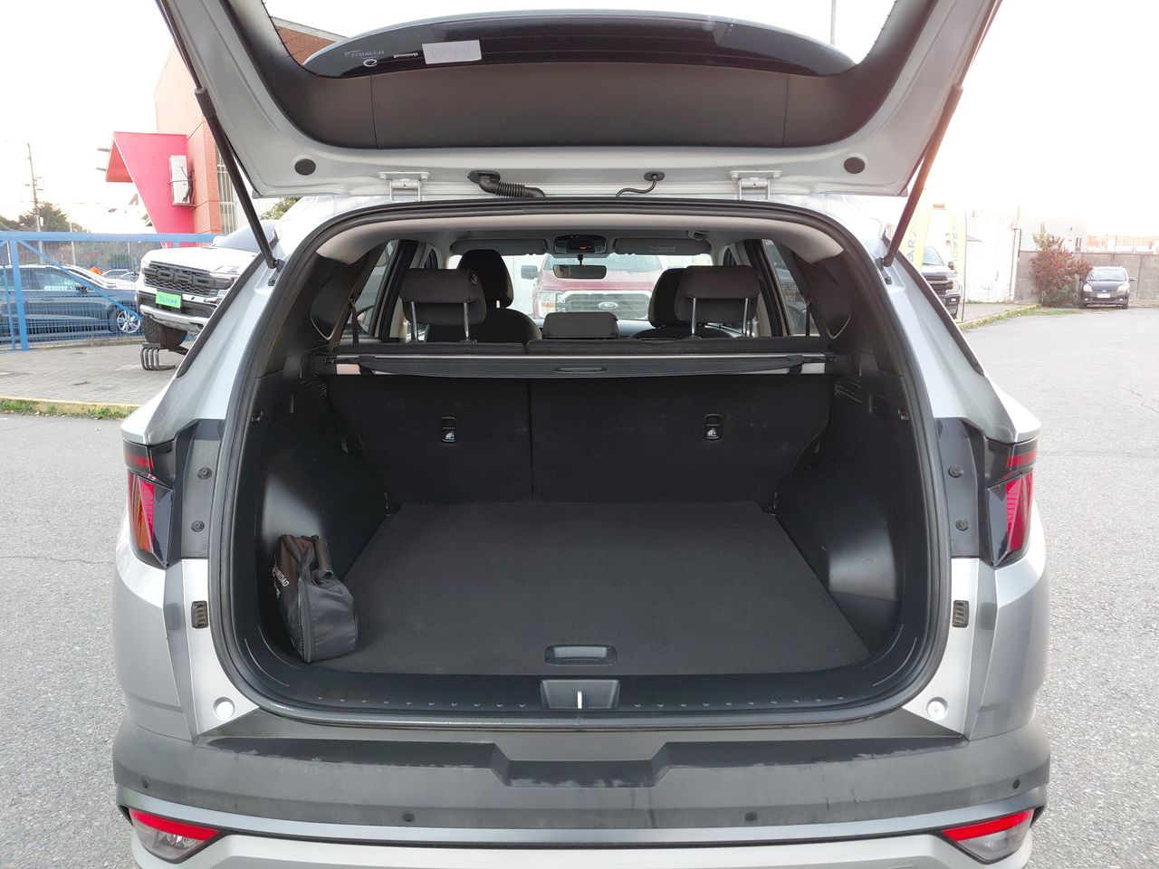 HYUNDAI - 12