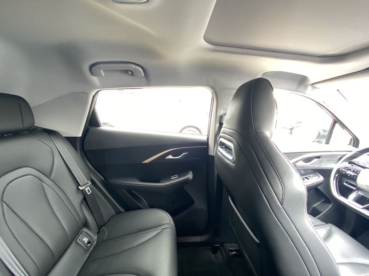 Omoda C5 — foto 8 de 28