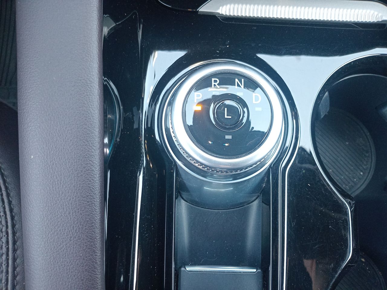 Ford Explorer — foto 31 de 37