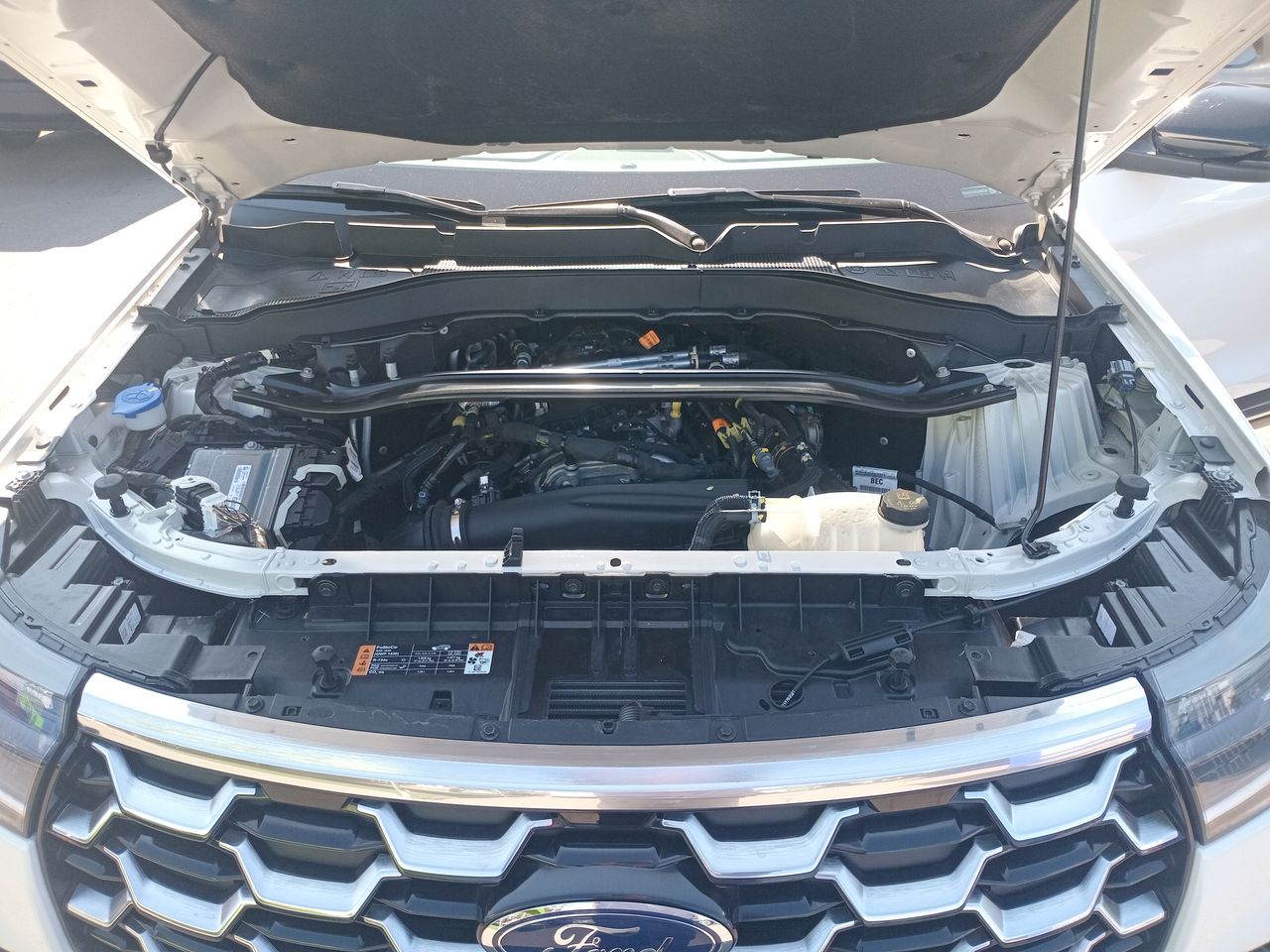 Ford Explorer — foto 17 de 37