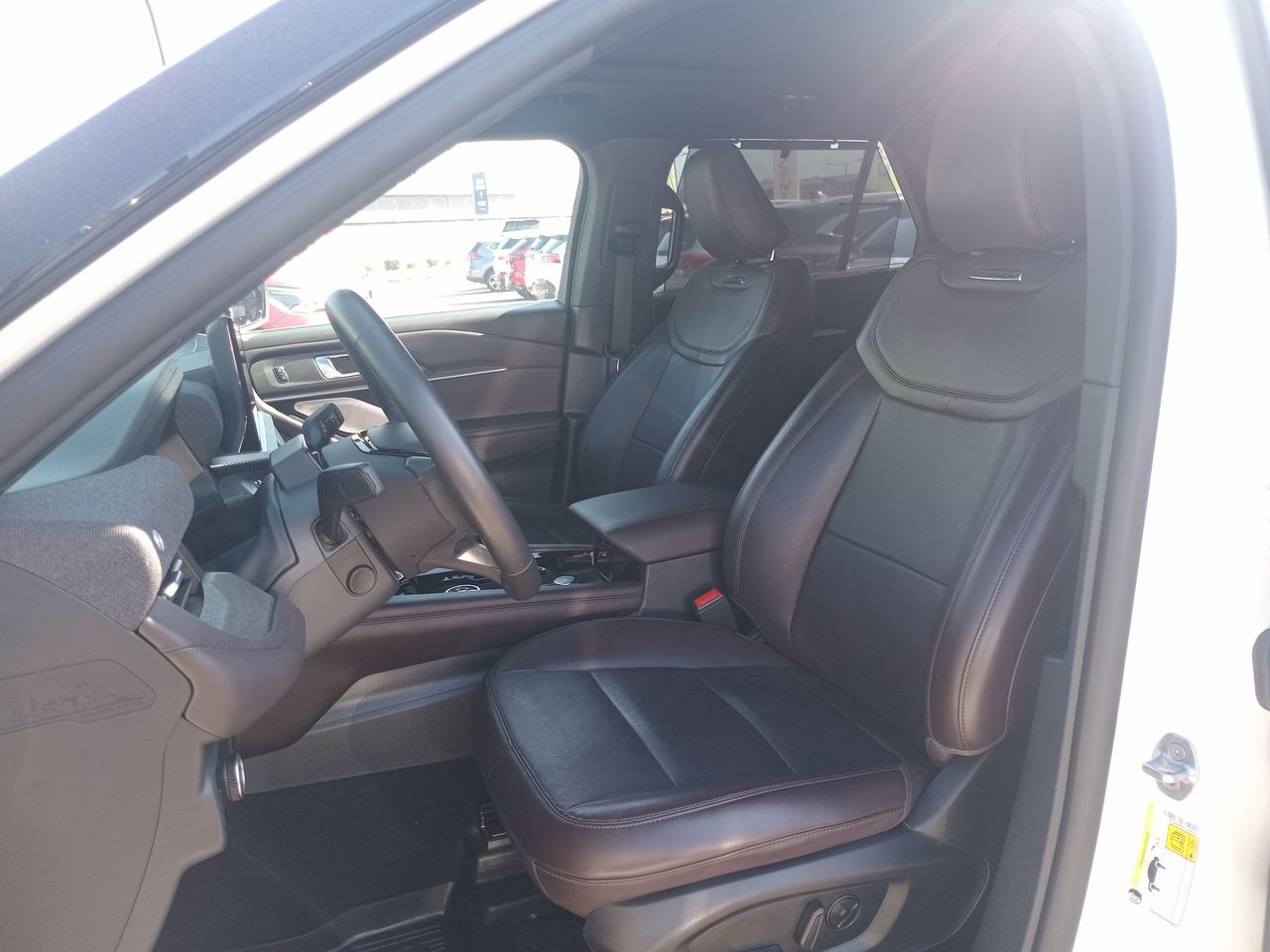 Ford Explorer — foto 24 de 37