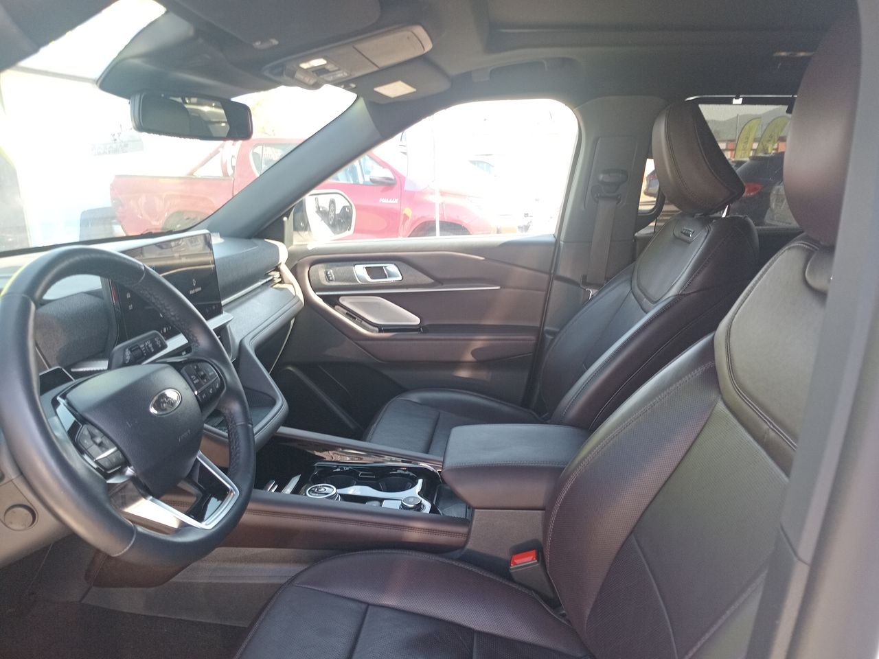 Ford Explorer — foto 11 de 37