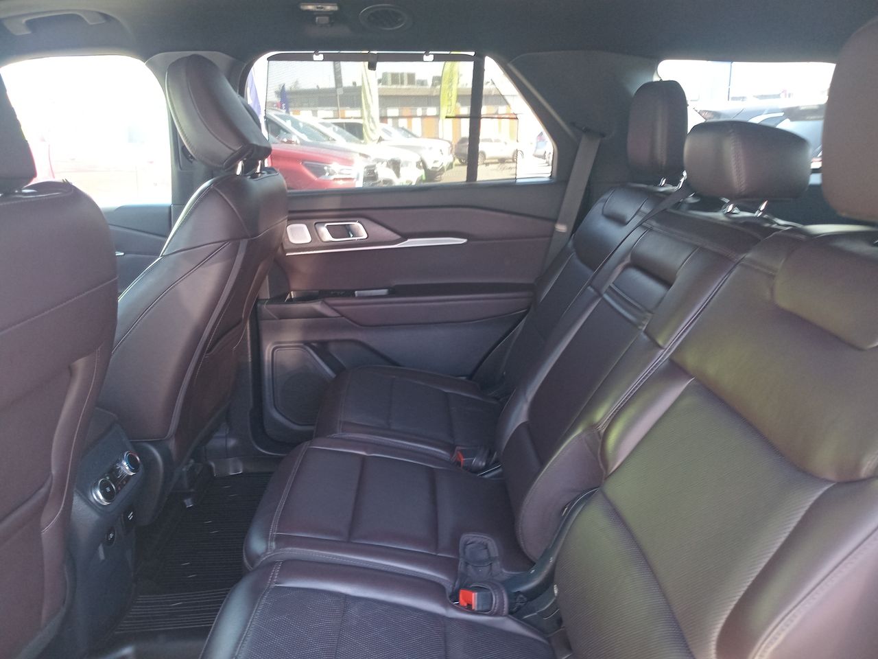 Ford Explorer — foto 12 de 37