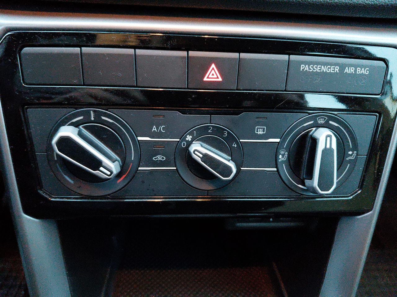 Volkswagen T-Cross — foto 28 de 33
