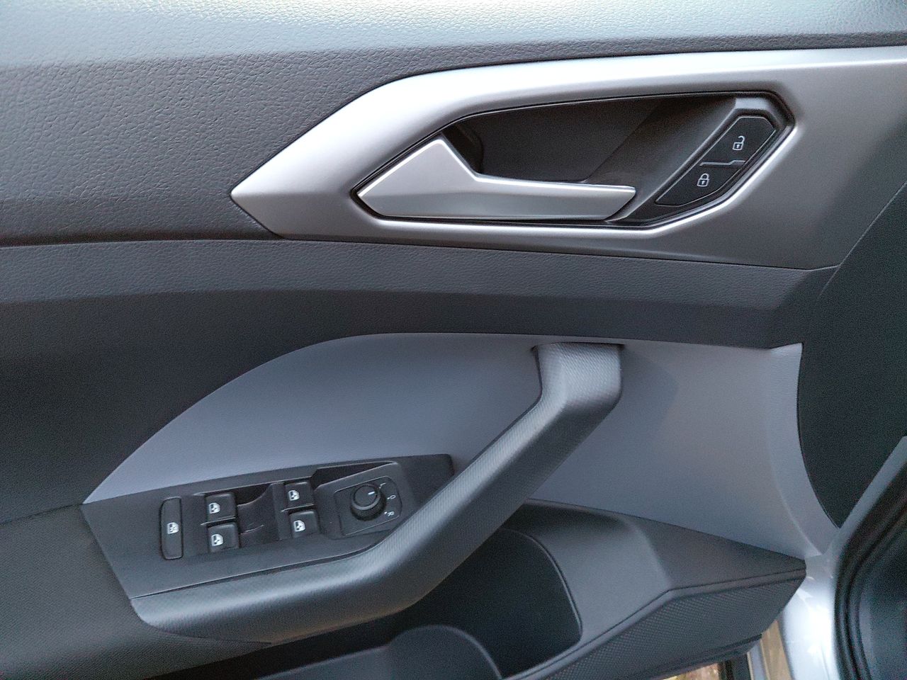Volkswagen T-Cross — foto 20 de 33