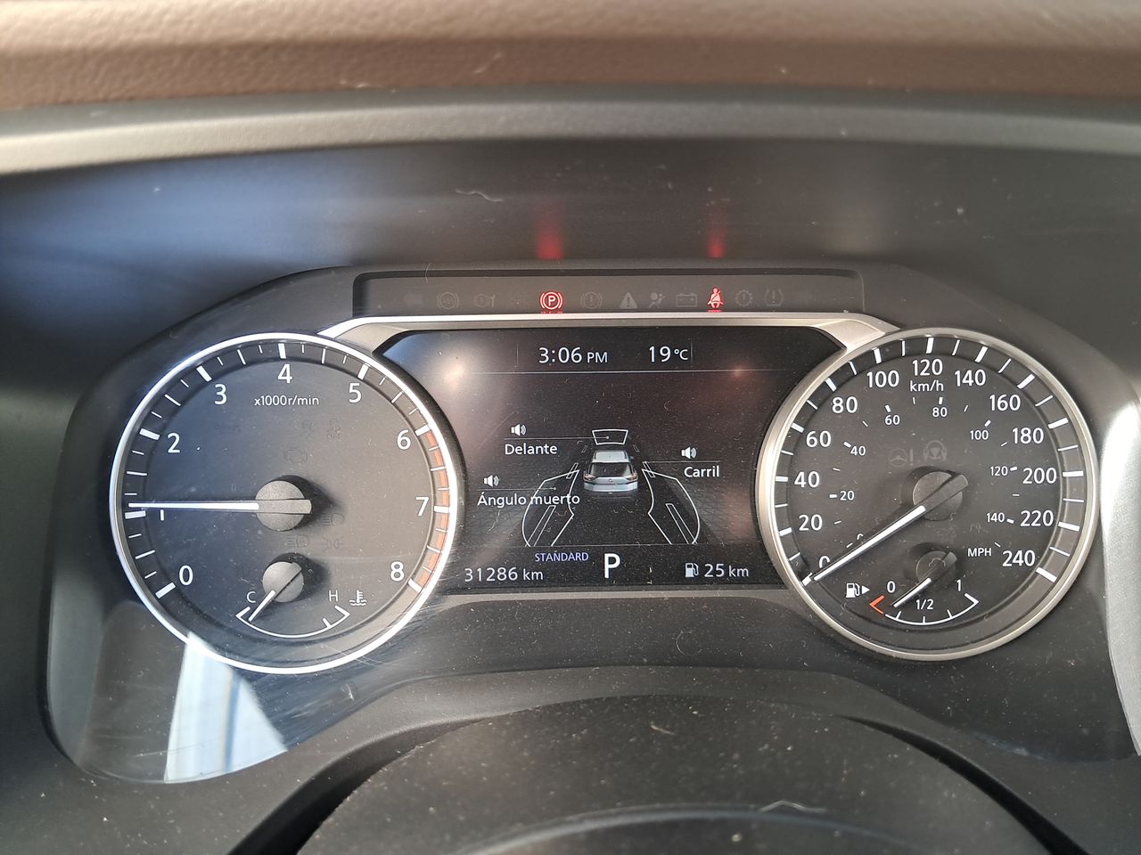NISSAN - 24