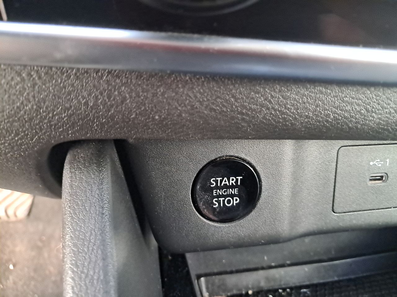NISSAN - 33