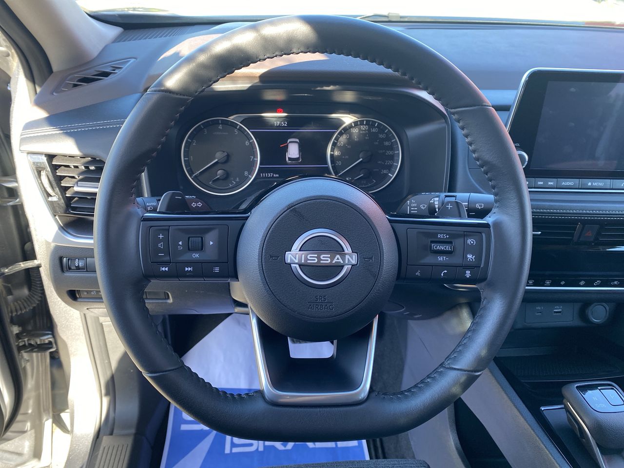 NISSAN - 24
