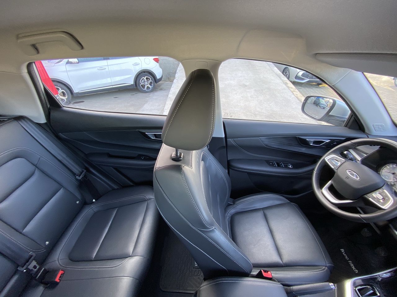 Chery Tiggo 3 Pro — foto 8 de 28