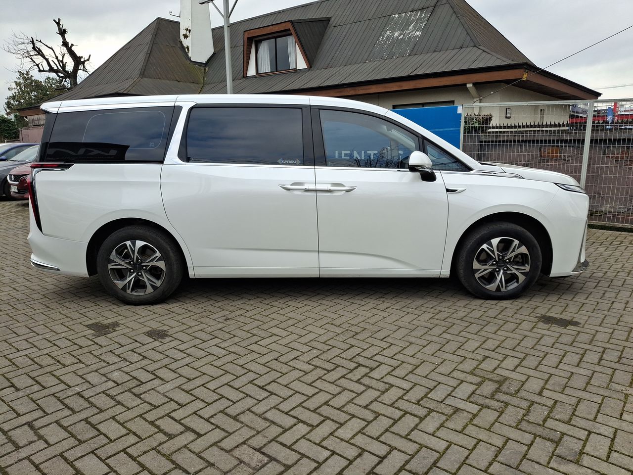 MAXUS - 8