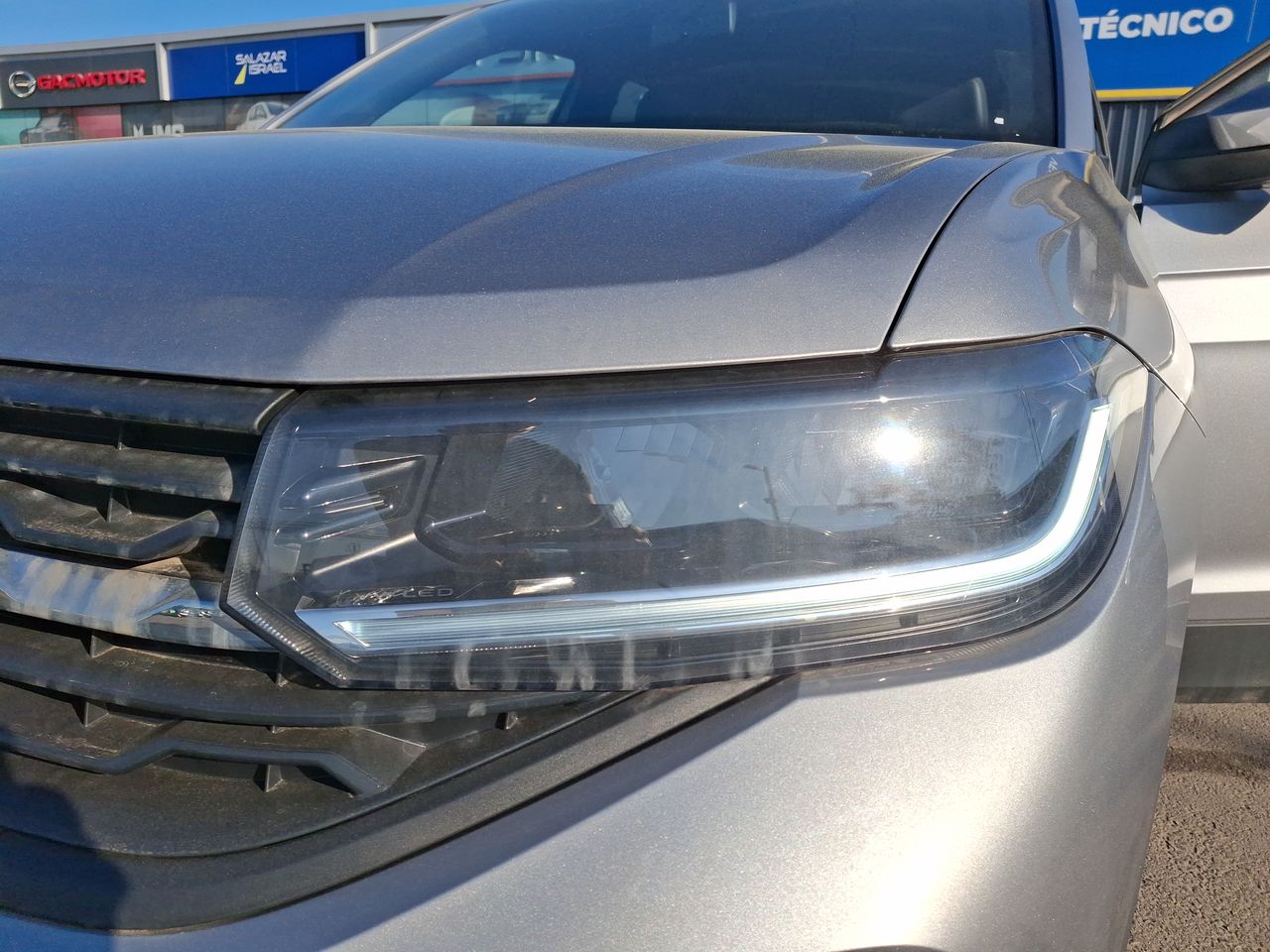VOLKSWAGEN - 18