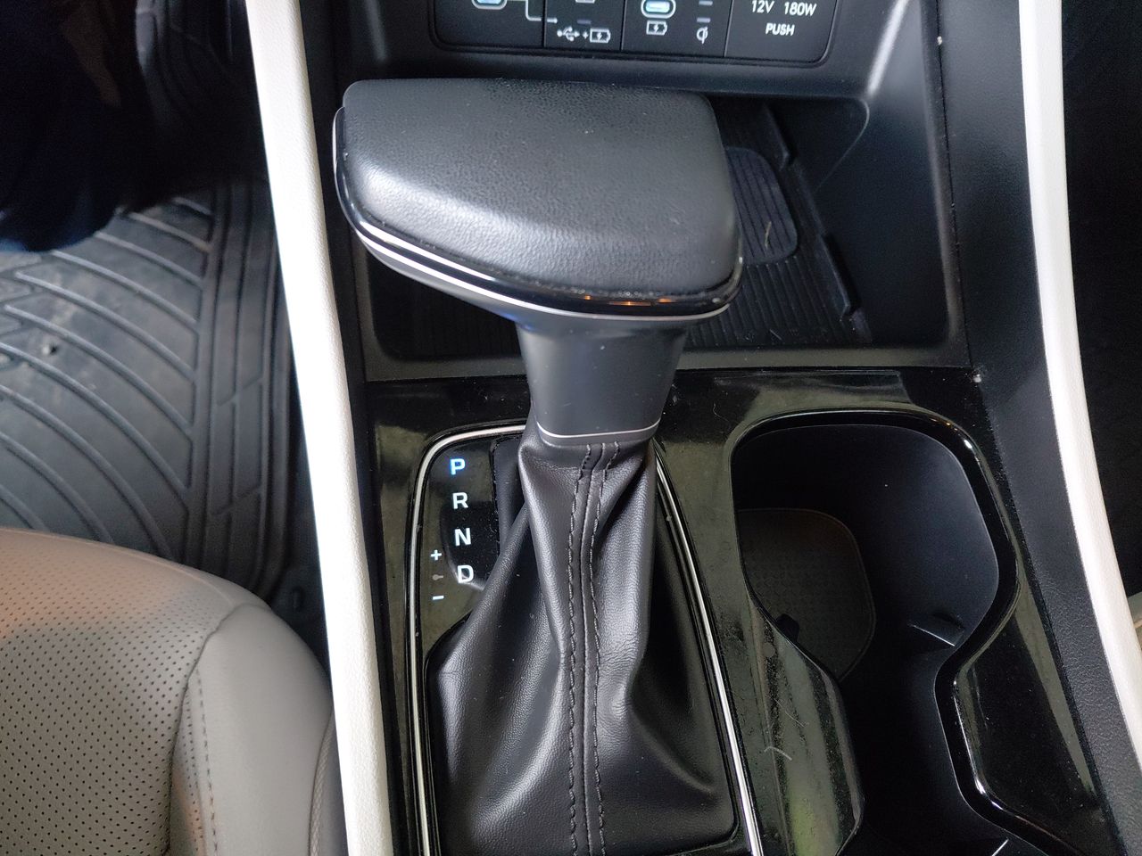 HYUNDAI - 20
