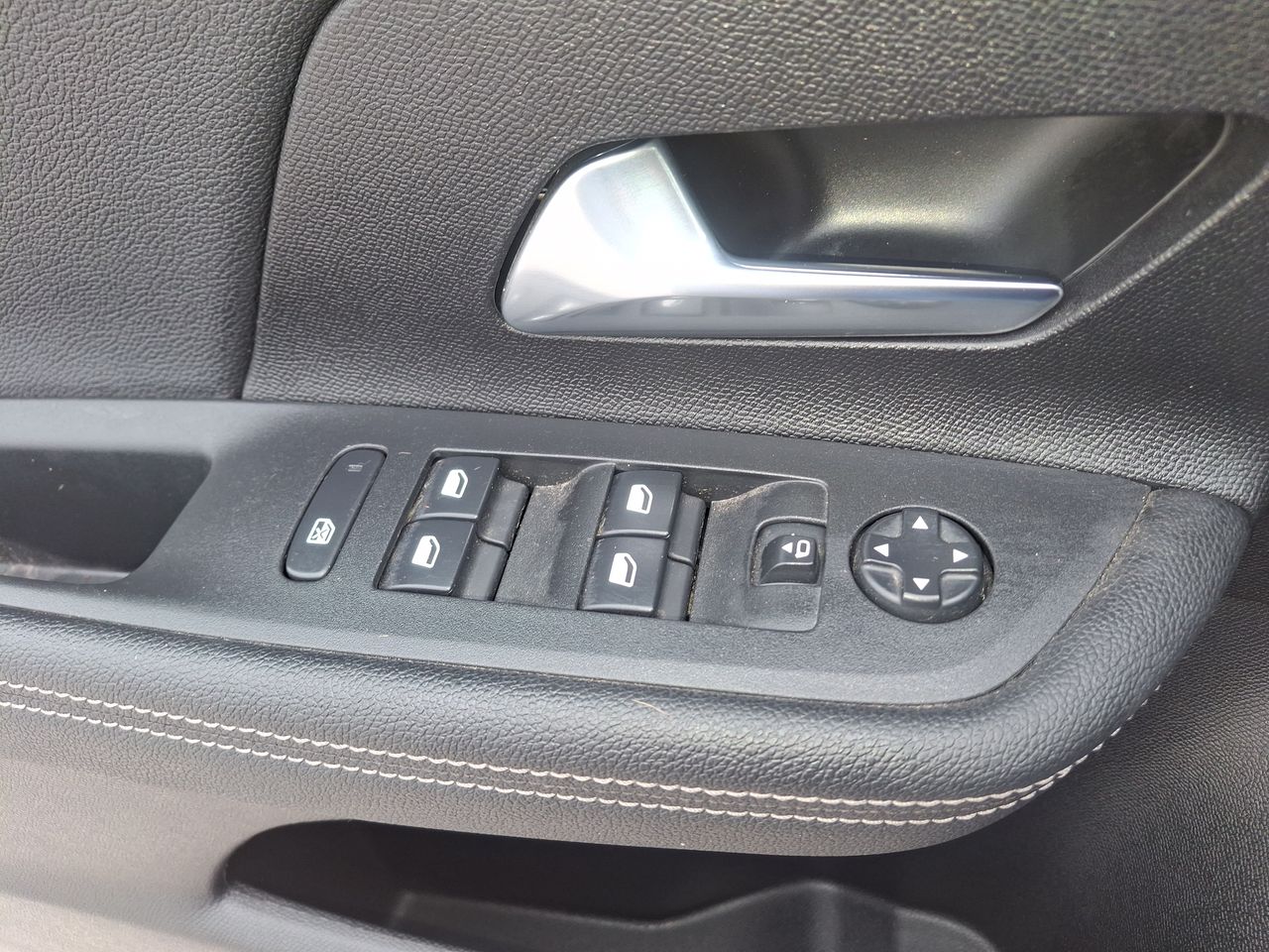 Opel Mokka — foto 23 de 31