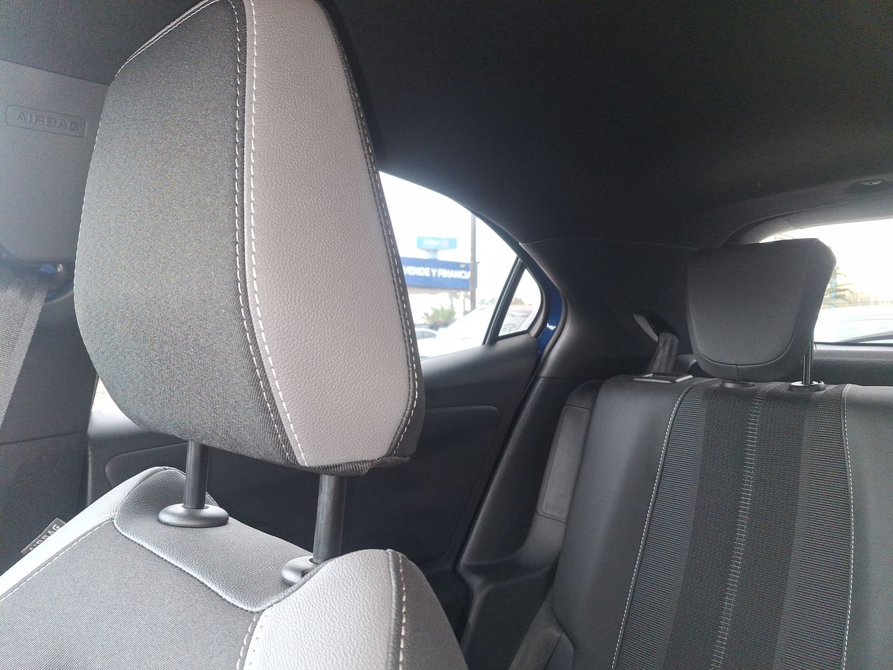 Opel Mokka — foto 13 de 31