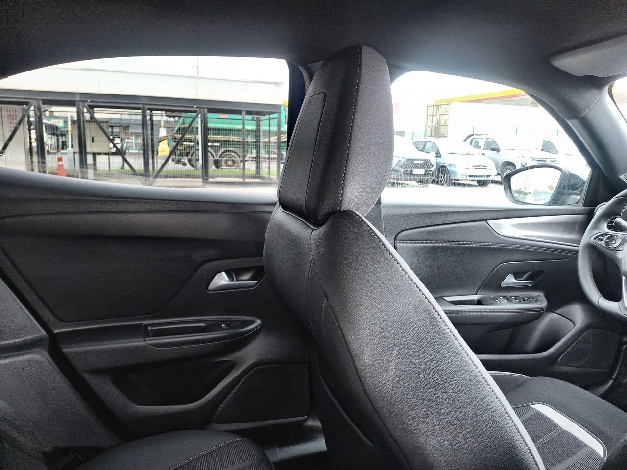 Opel Mokka — foto 16 de 31