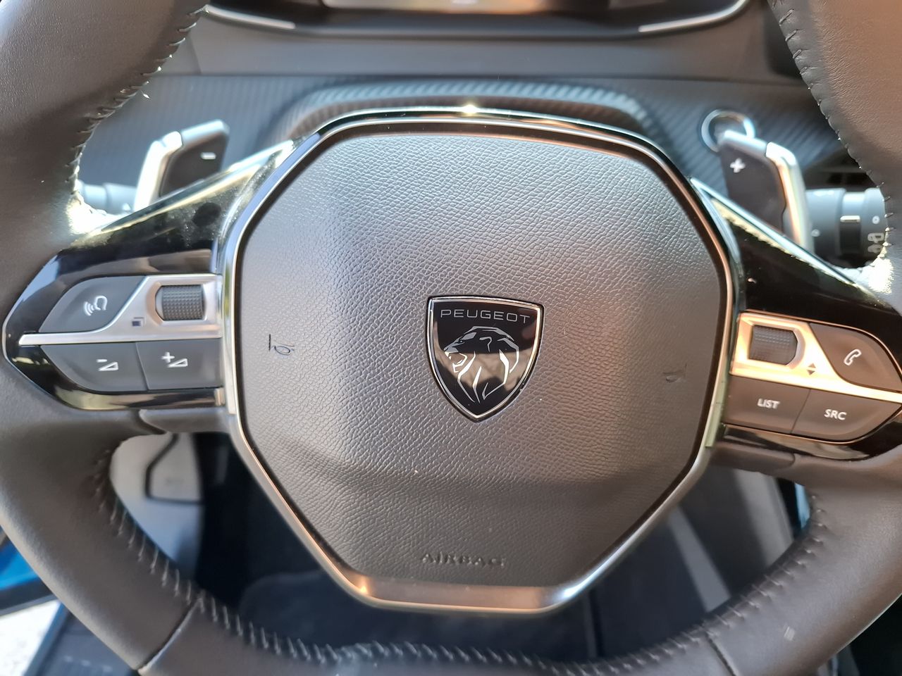 Peugeot 2008 — foto 27 de 36