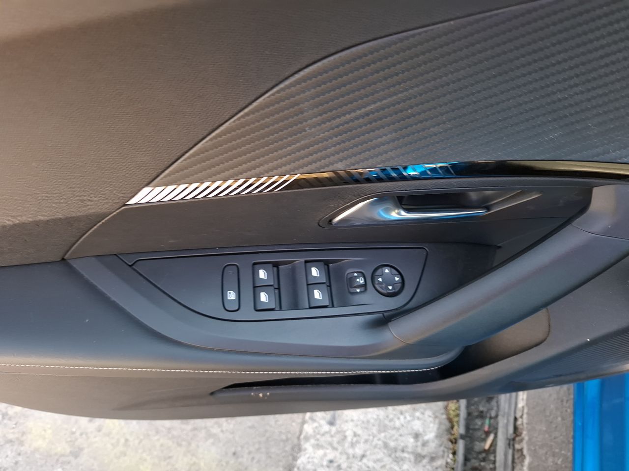 Peugeot 2008 — foto 23 de 36