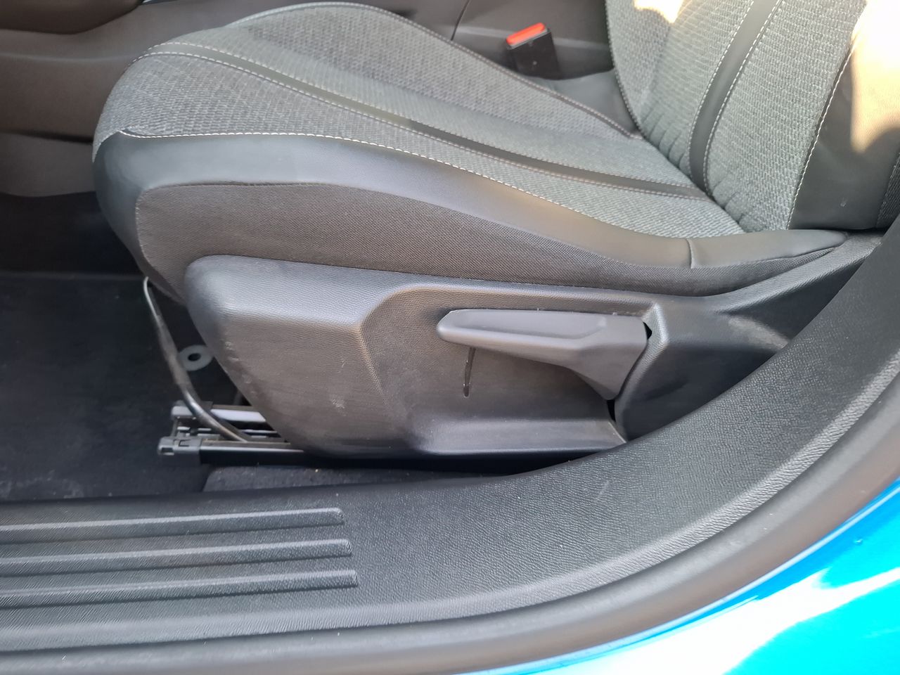 Peugeot 2008 — foto 24 de 36