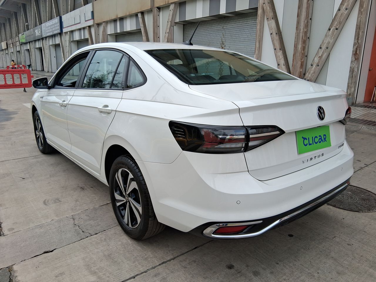 VOLKSWAGEN - 4
