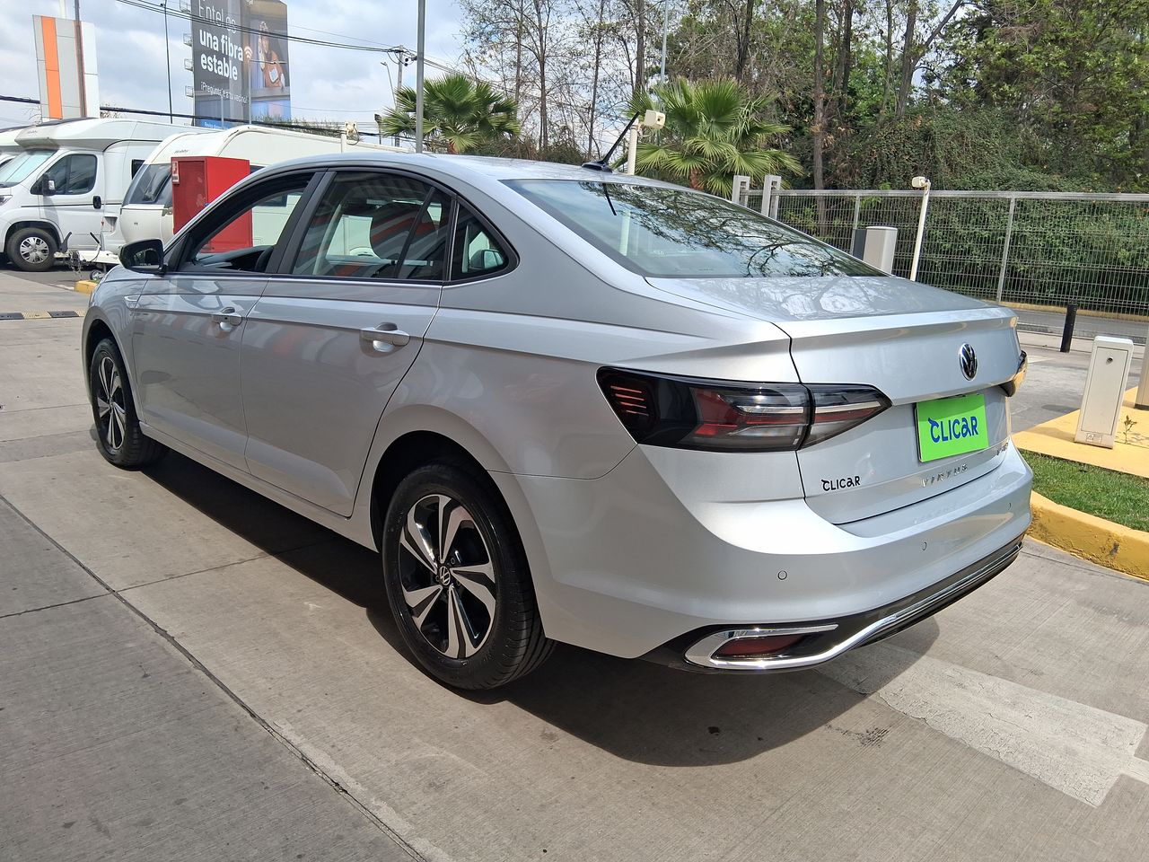 VOLKSWAGEN - 4