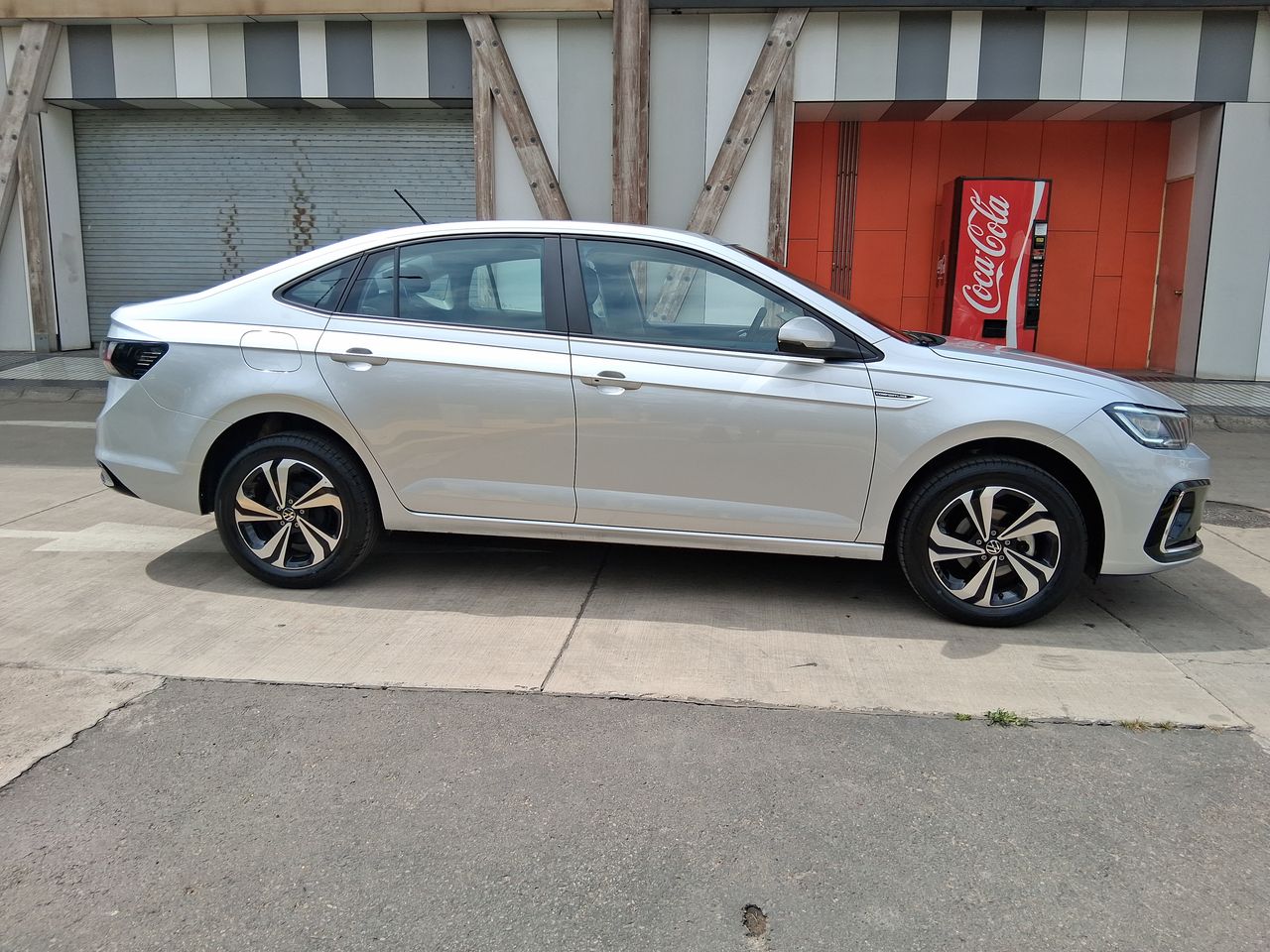 VOLKSWAGEN - 6