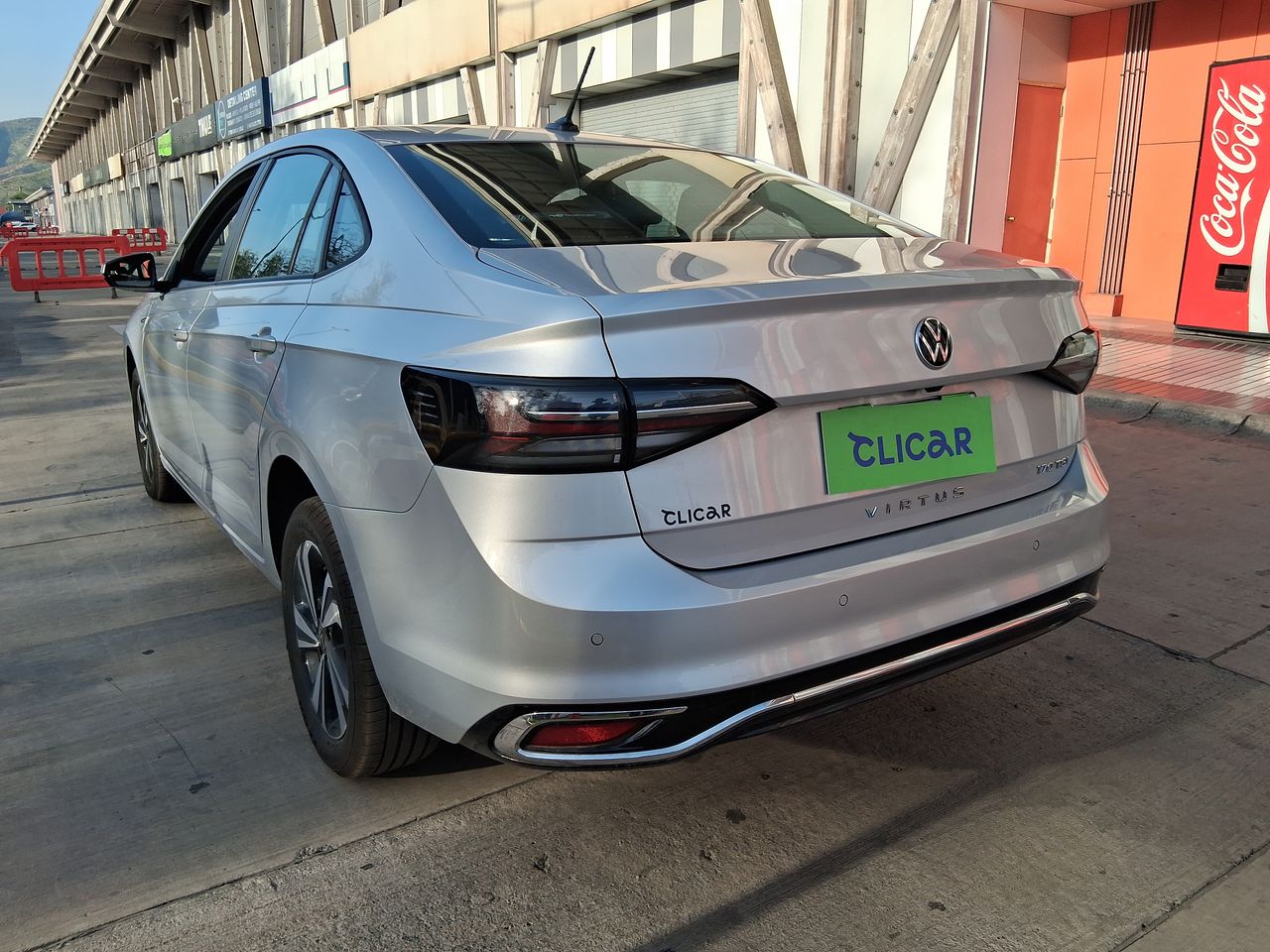 VOLKSWAGEN - 4