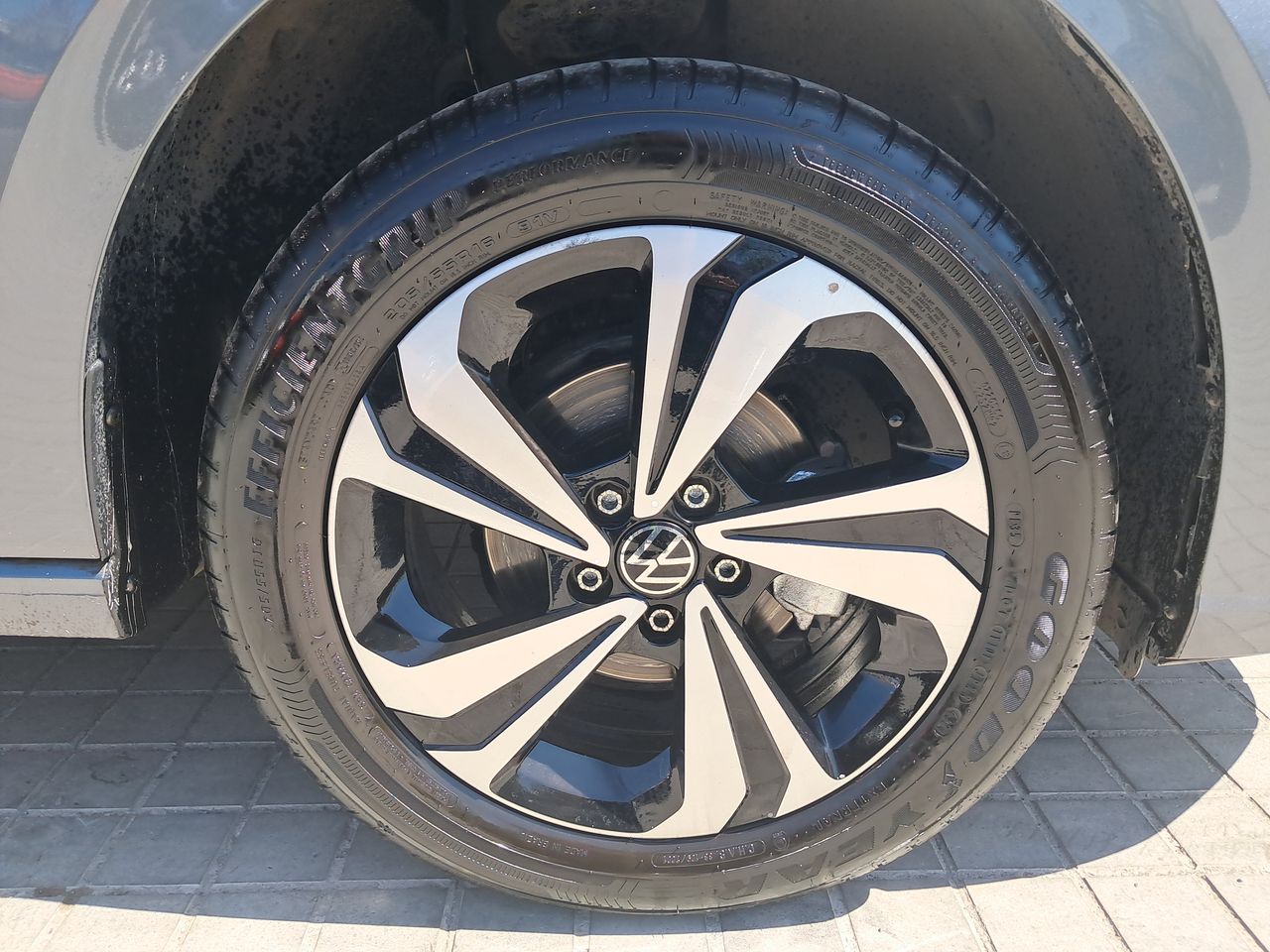 VOLKSWAGEN - 17