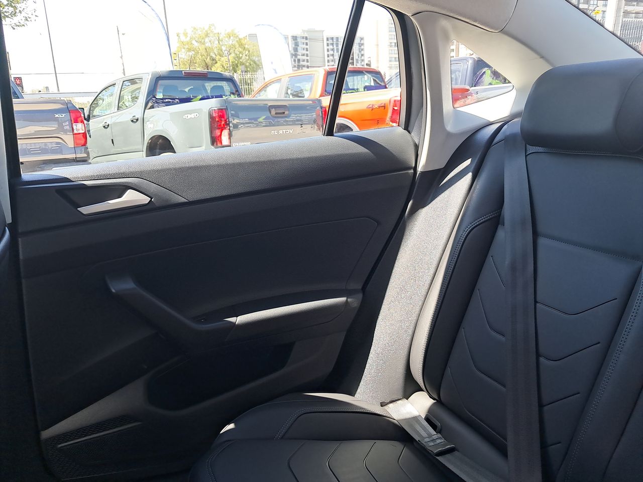 VOLKSWAGEN - 12
