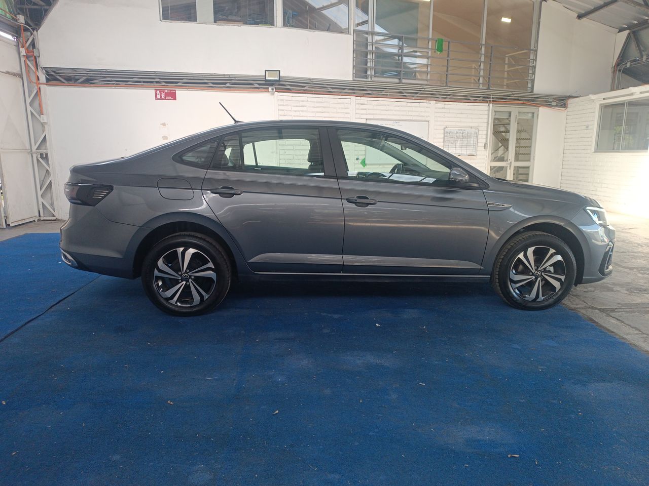 VOLKSWAGEN - 8