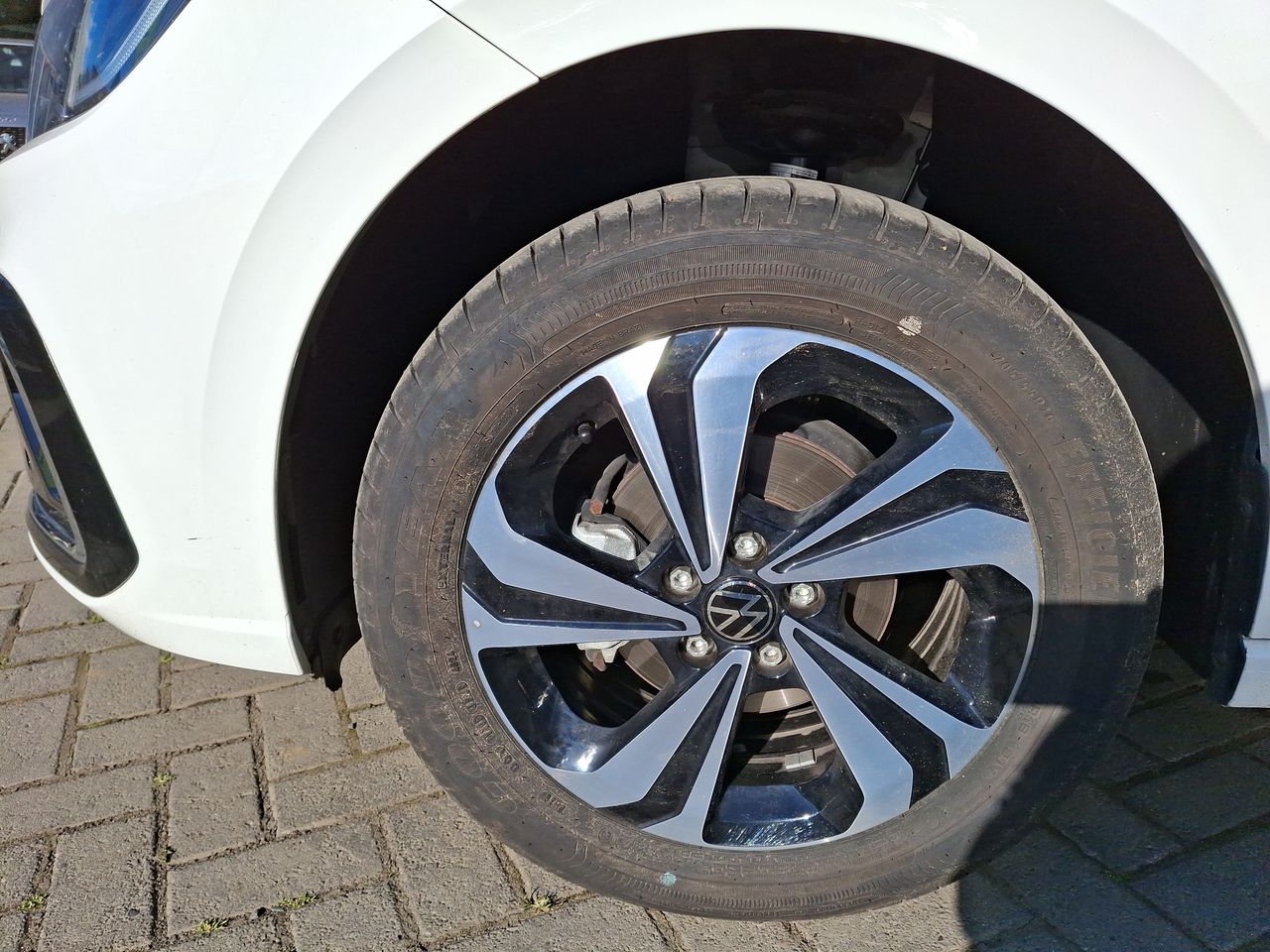 VOLKSWAGEN - 17