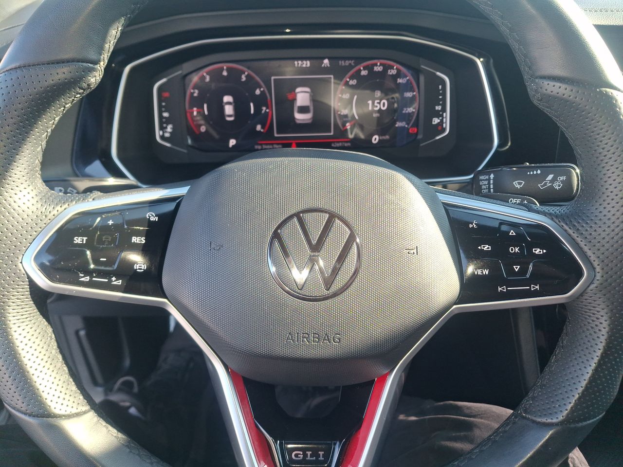 Volkswagen Jetta — foto 24 de 30