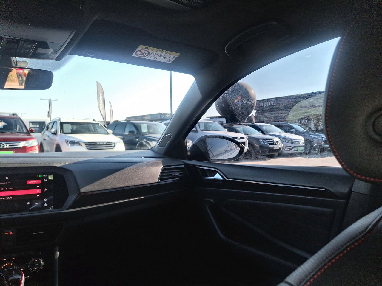 Volkswagen Jetta — foto 11 de 30