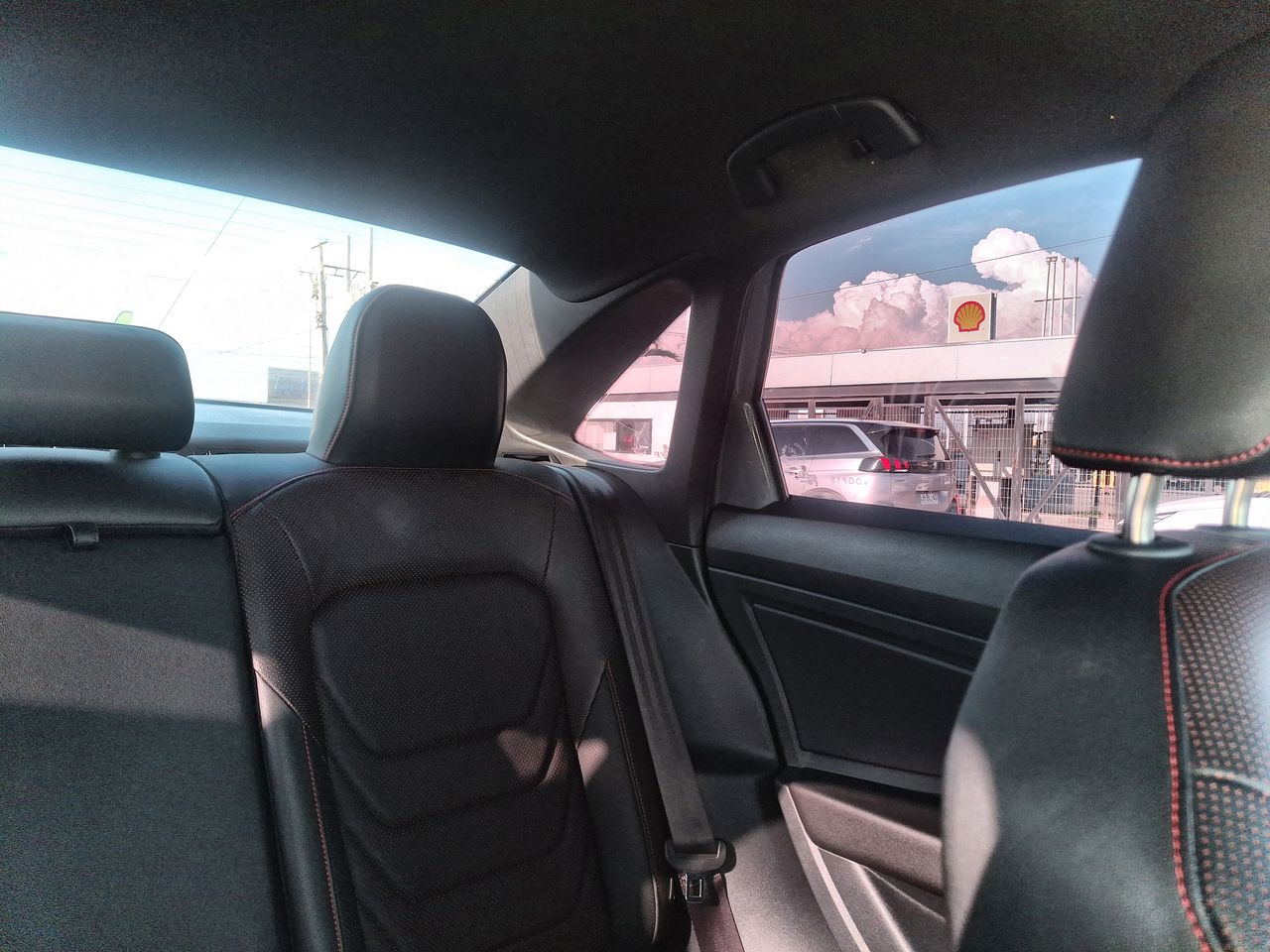 Volkswagen Jetta — foto 15 de 30