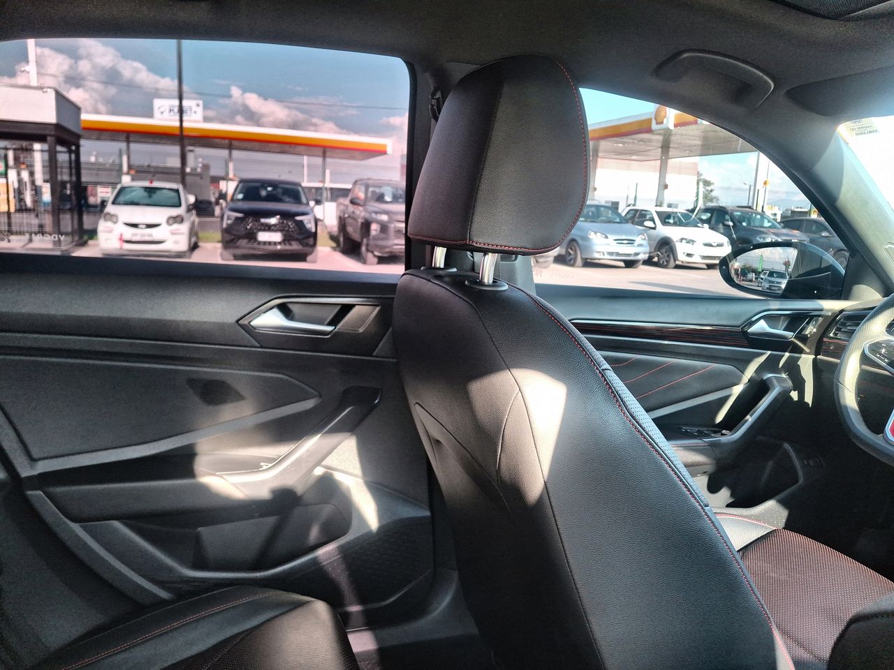 Volkswagen Jetta — foto 16 de 30