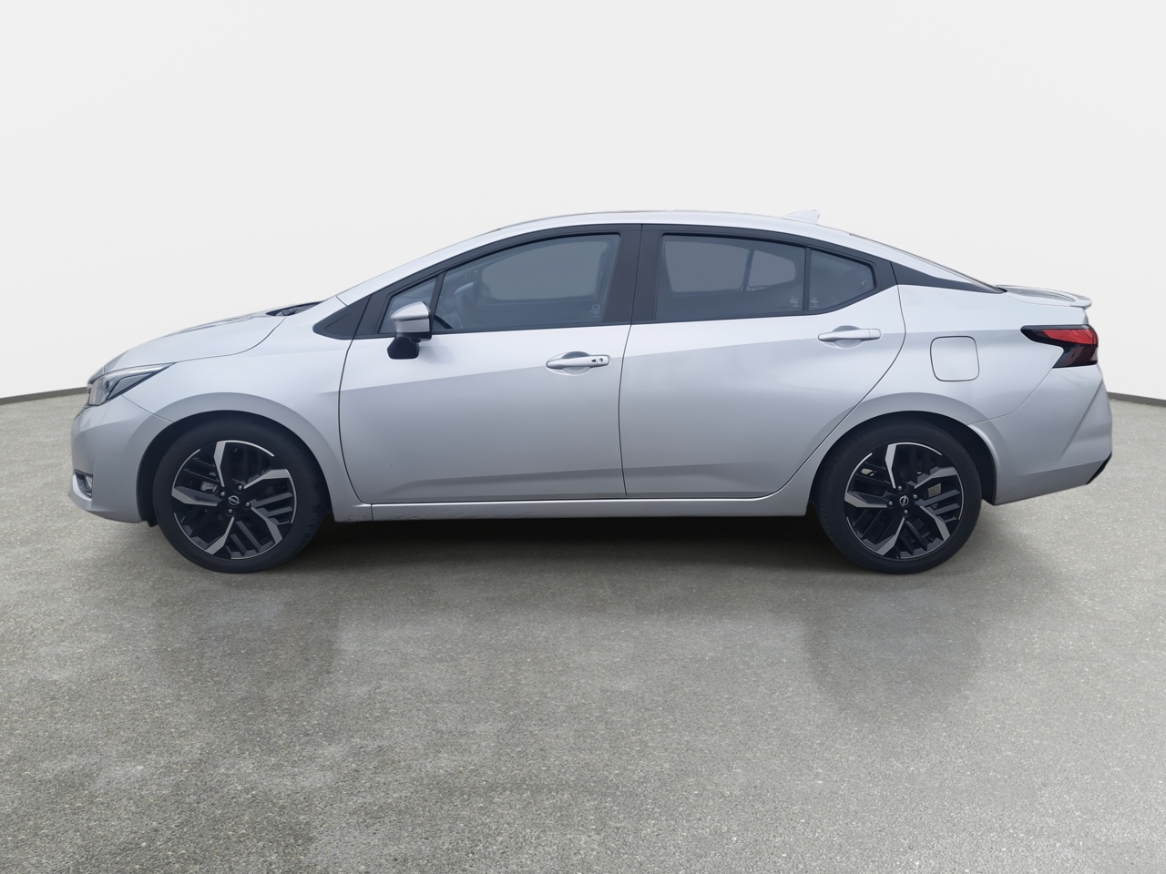 NISSAN - 4