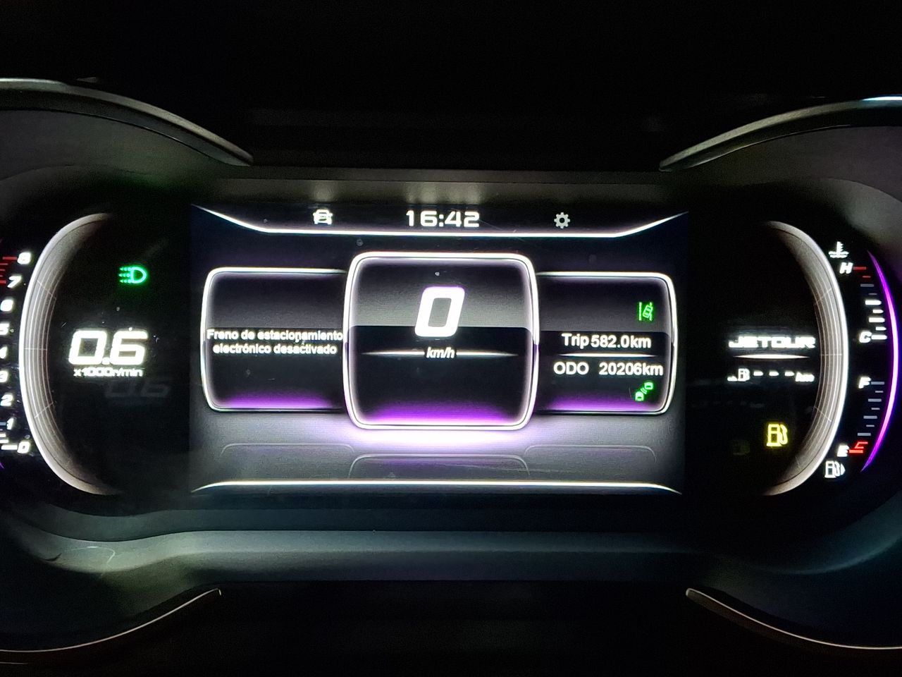 Jetour X70 — foto 27 de 37