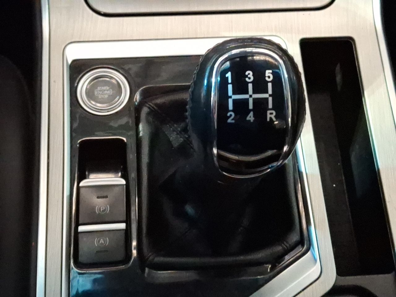 Jetour X70 — foto 31 de 37