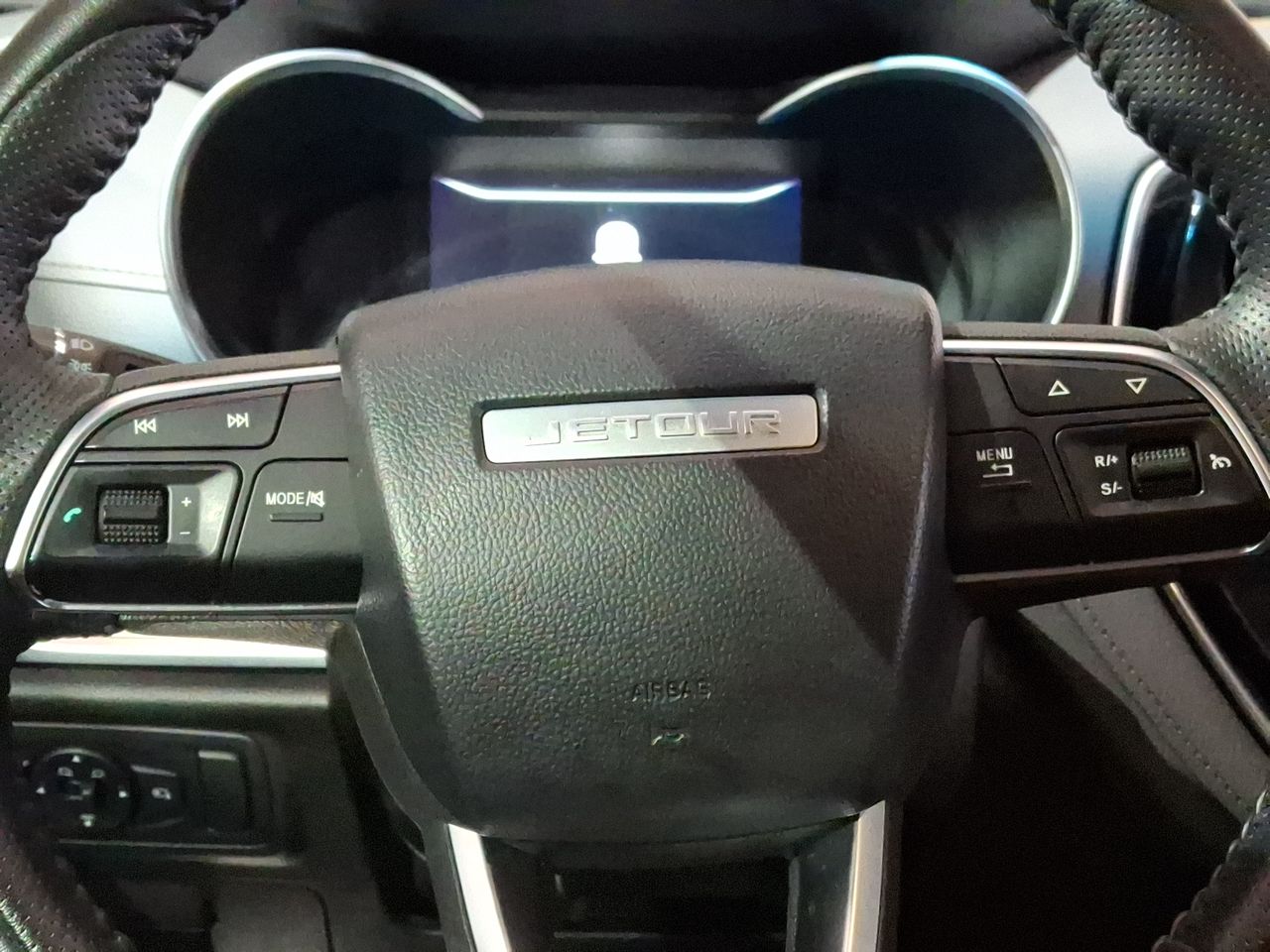 Jetour X70 — foto 26 de 37