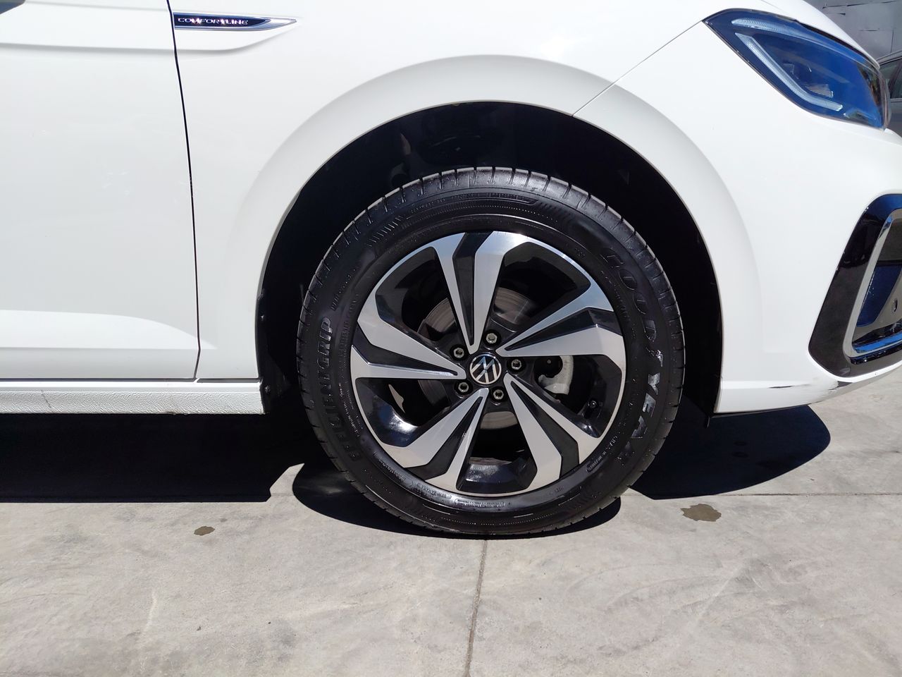 VOLKSWAGEN - 17