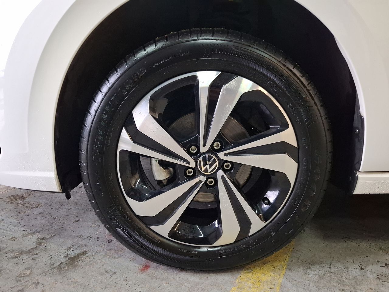 VOLKSWAGEN - 17