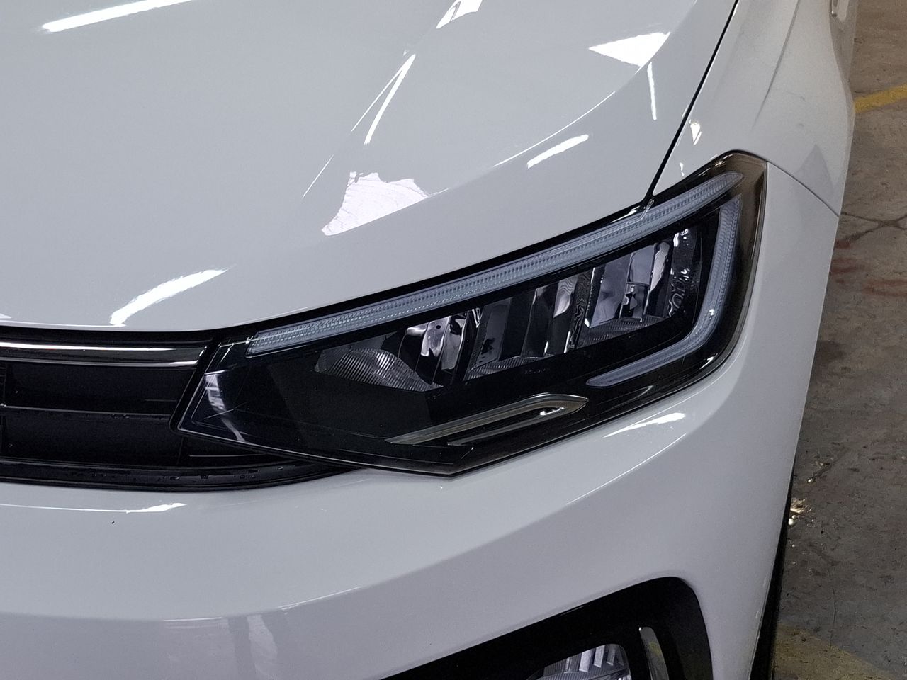 VOLKSWAGEN - 19