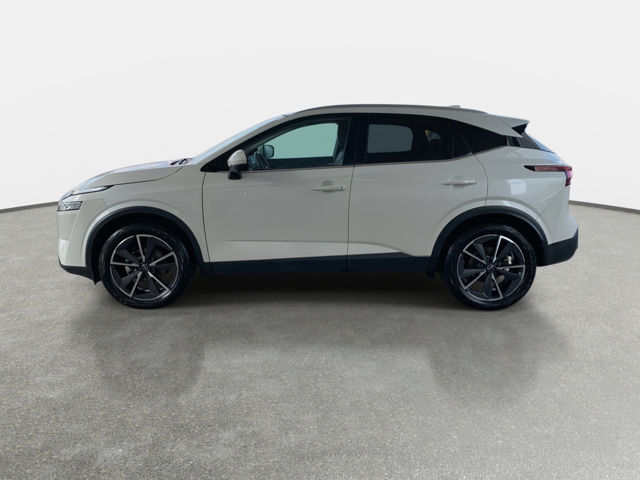 NISSAN - 4