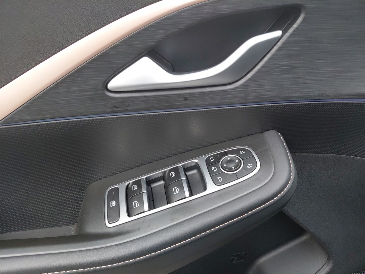 Omoda C5 — foto 12 de 26
