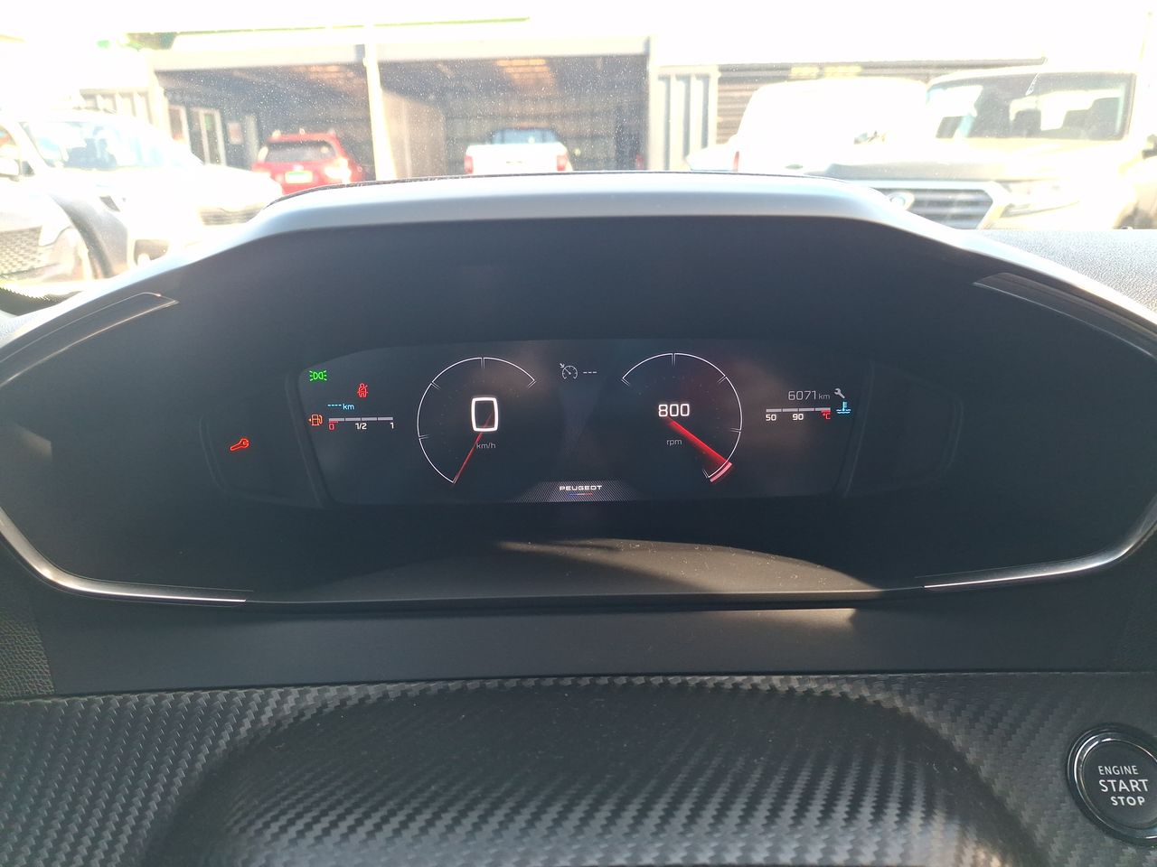 Peugeot 2008 — foto 27 de 35