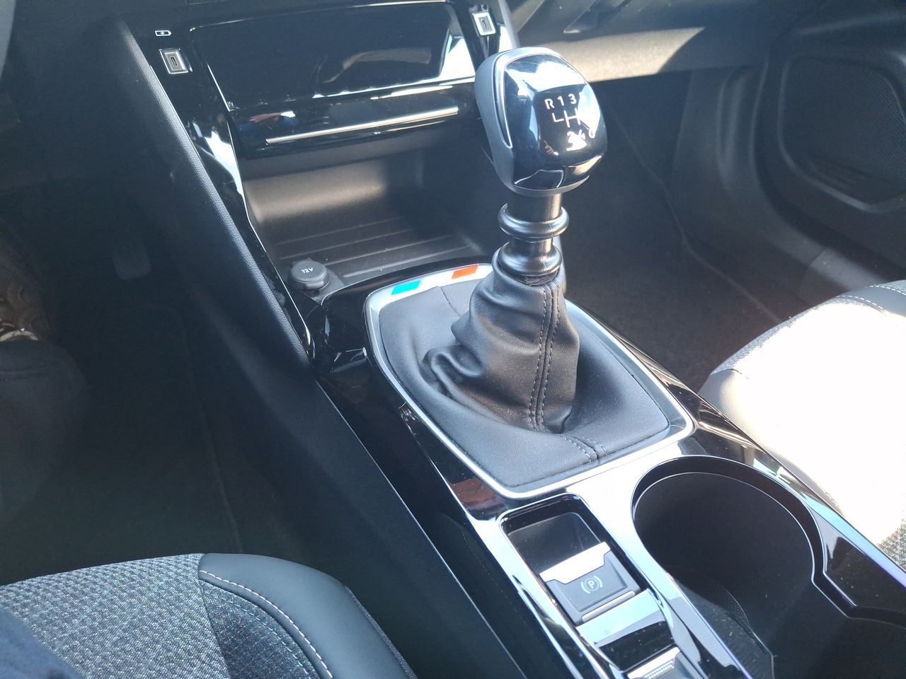 Peugeot 2008 — foto 31 de 35