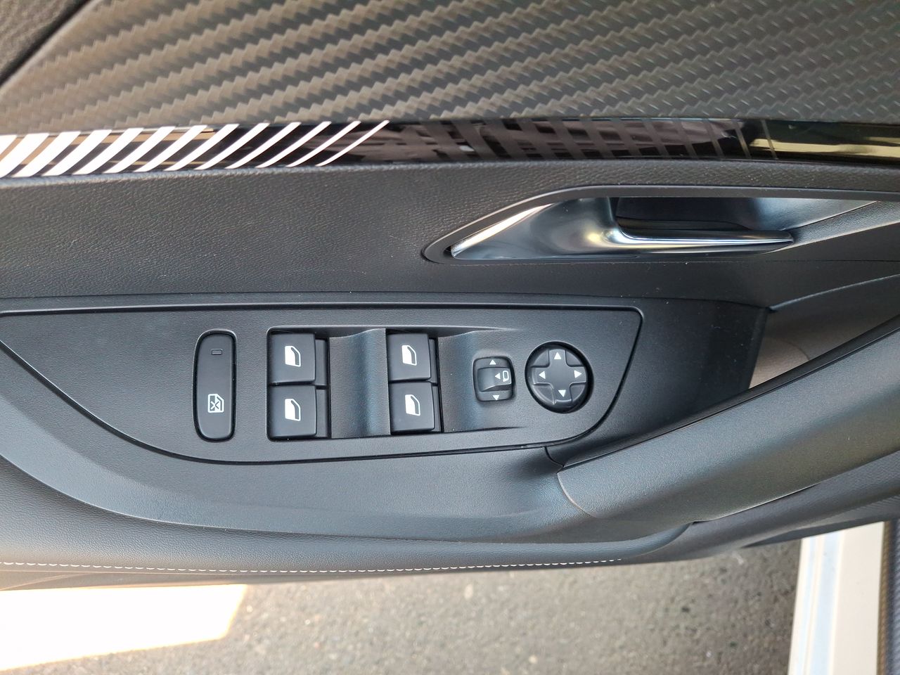 Peugeot 2008 — foto 23 de 35