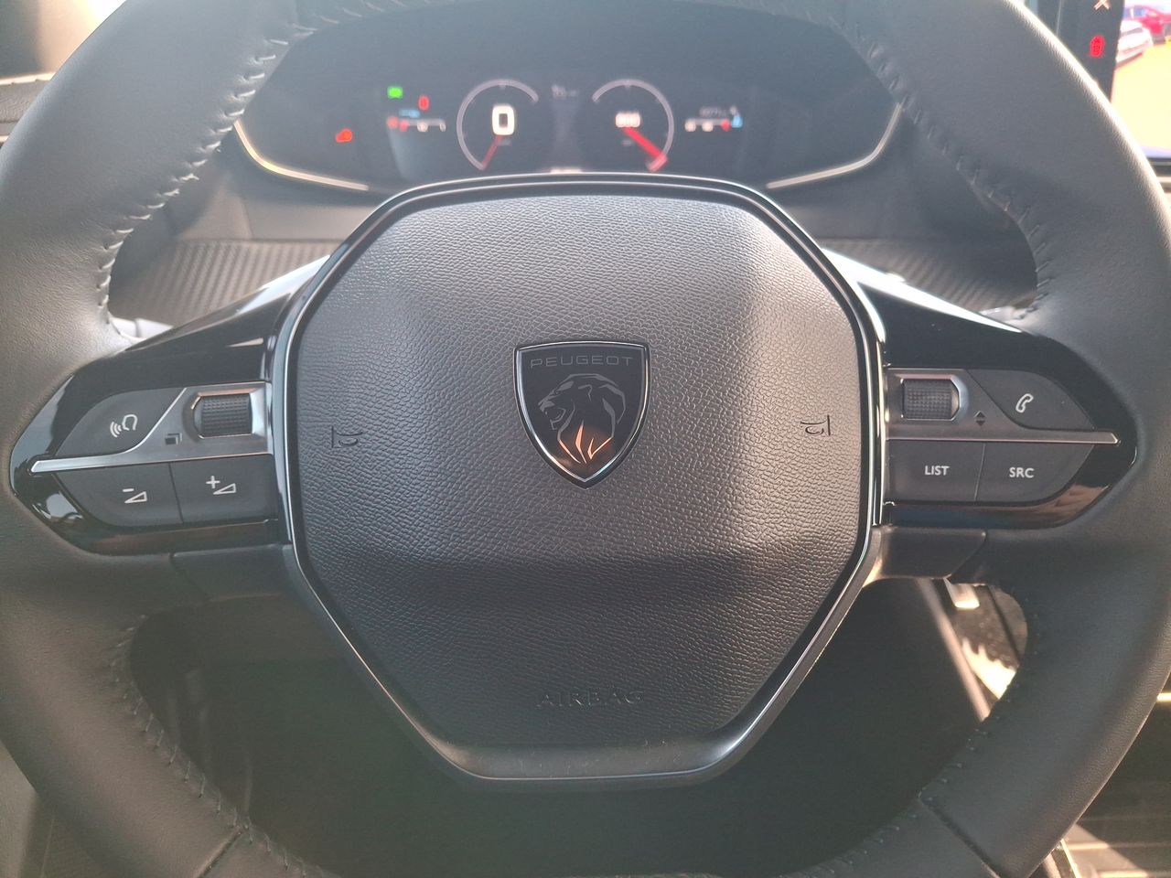 Peugeot 2008 — foto 26 de 35