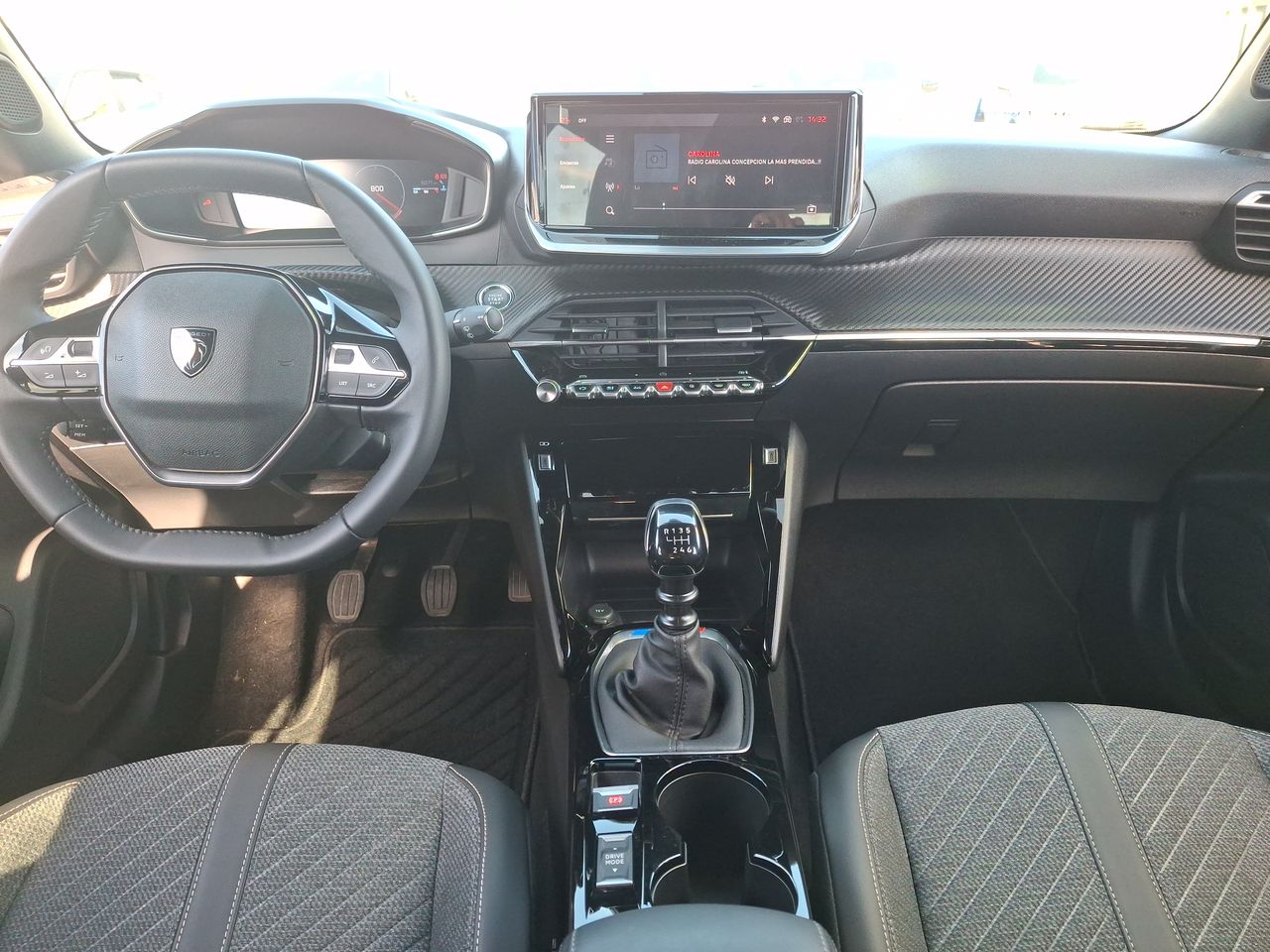 Peugeot 2008 — foto 10 de 35