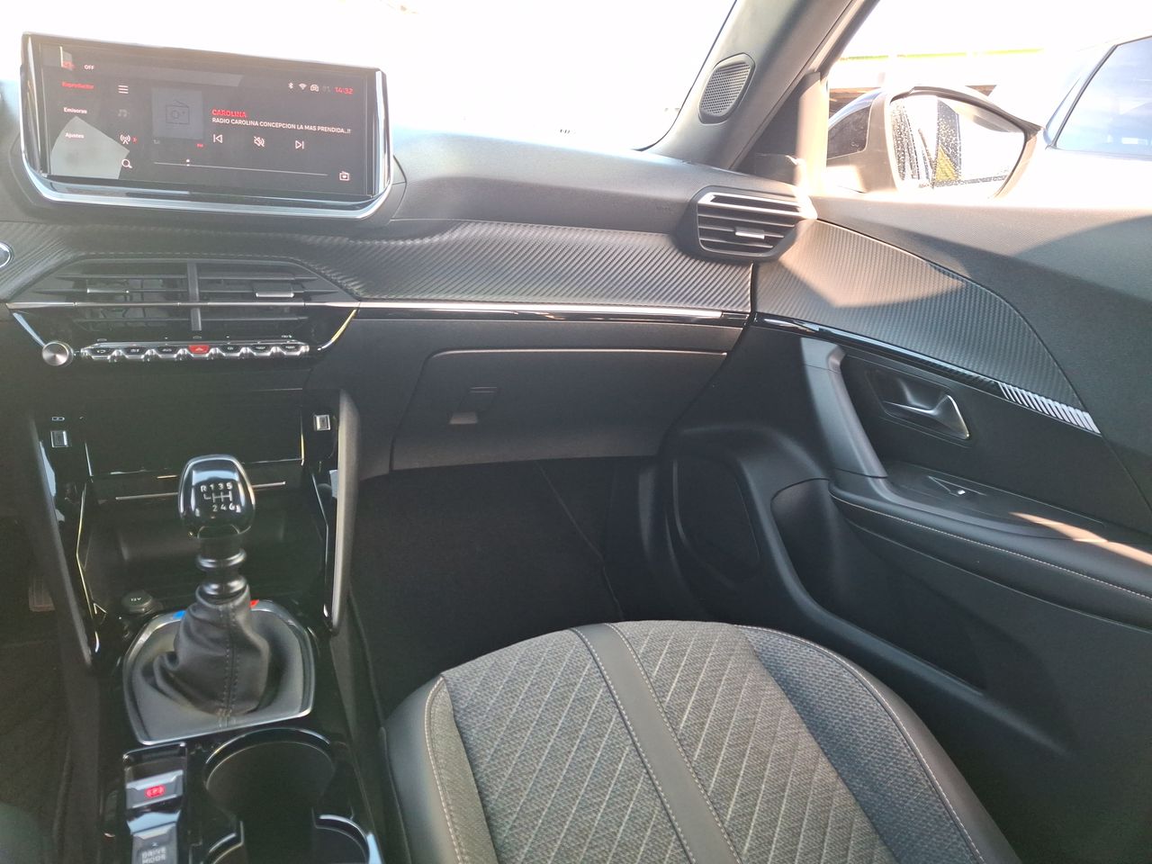Peugeot 2008 — foto 11 de 35