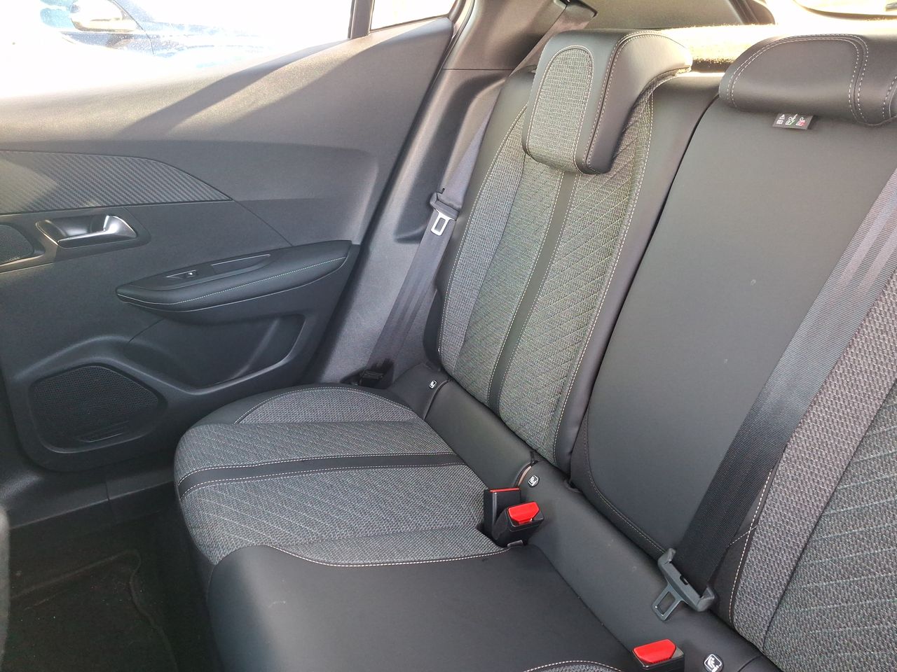 Peugeot 2008 — foto 13 de 35